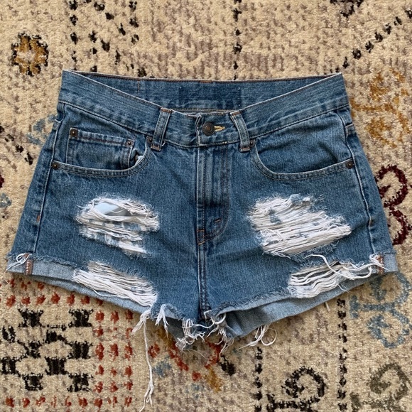levis mid rise shorts